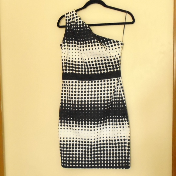 Badgley Mischka Dresses & Skirts - Bella Badgley Mischka One Shoulder Polka Dot Dress